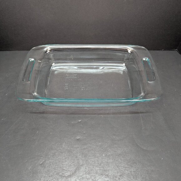 Pyrex 7 x 11 inch Clear Glass Blue Tint Baking Dish with Handles 2 Qt 1.9L - Picture 1 of 7